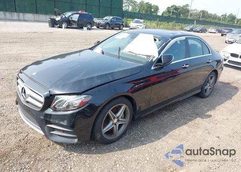 2017 Mercedes-Benz E 300 4Matic z USA, uszkodzony, nr VIN WDDZF4KB1HA097037